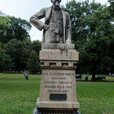 Monument to Ernesto Teodoro Moneta