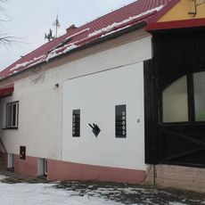 Pamětní desky v Olešnici na stěně hasičské zbrojnice