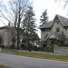 Follett-Moss-Moss Residences