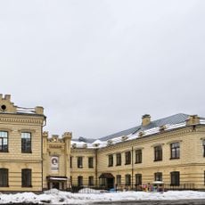 Здание больницы, в котором во время Гражданской войны размещался госпиталь и в 1941-1945 гг. — военный эвакогоспиталь (Покров)