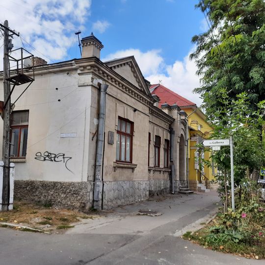House, Galbenă, 2