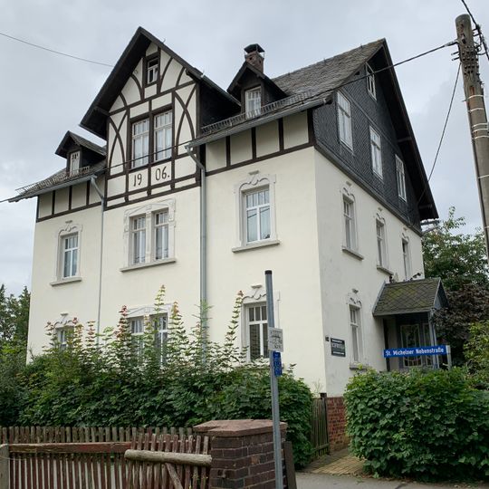 Mietshaus mit Vorgarten Otto-Boessneck-Straße 4