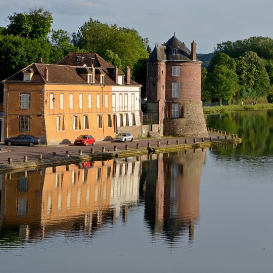 Enceinte de Villeneuve-sur-Yonne