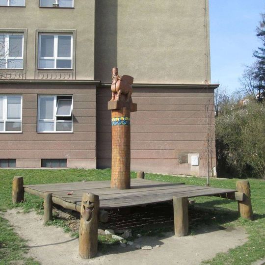 Socha v Plzni u Slovanské aleje