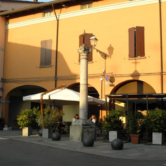 Colonnina con capitello bizantino