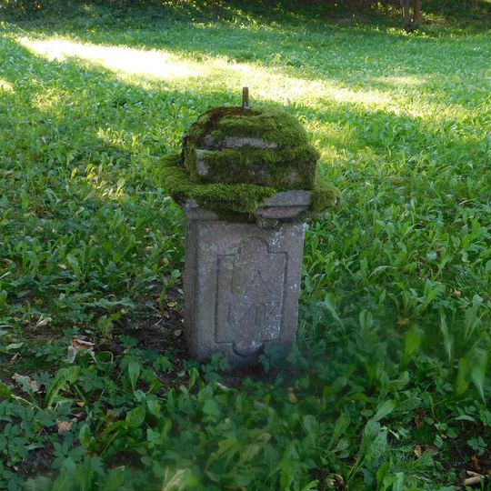 Podstavec neznámé památky u silnice na Rájov v Mnichově