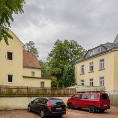 Sachgesamtheit '''Dr. Nöhrings Sanatorium''', mit den Einzeldenkmalen: ehem. Bettenhaus, Pavillon sowie Tor und Einfriedung und mit den Sachgesamtheitsteilen: älteres Wohnhaus und Ärztehaus, Nebengebäude sowie Krankenhausgarten Am Ameisenhügel 2