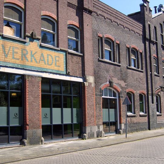 Verkade: fabrieksgebouw deel uitmakend van het fabriekscomplex "Verkade". Brede gevel van de oorspronkelijk vrijstaande brood-en beschuitfabriek De Ruyter