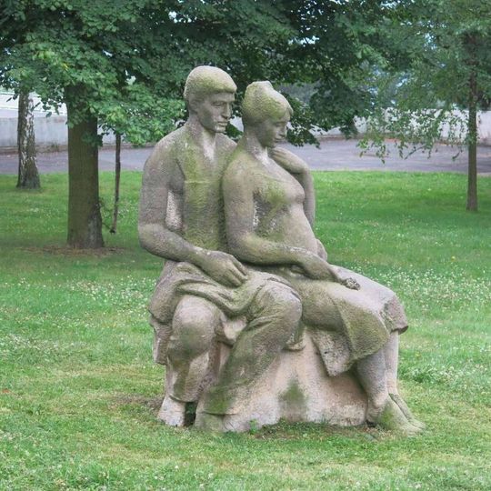 Socha Manželé v parku Severní Terasa v Ústí nad Labem
