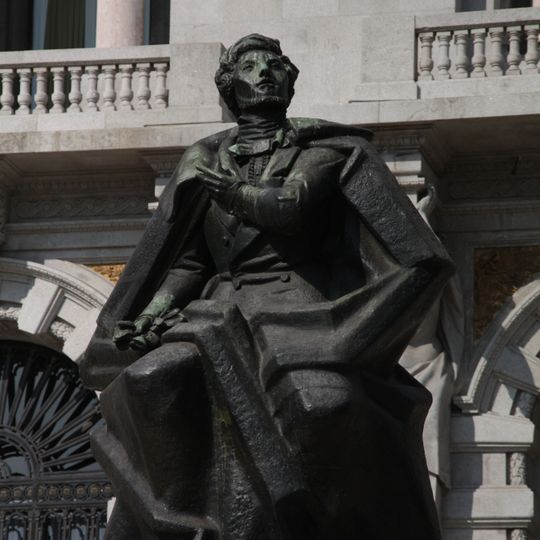 Monumento a Almeida Garrett