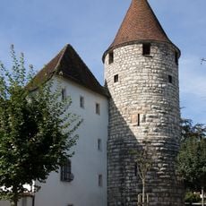 Courtine tower and ramparts