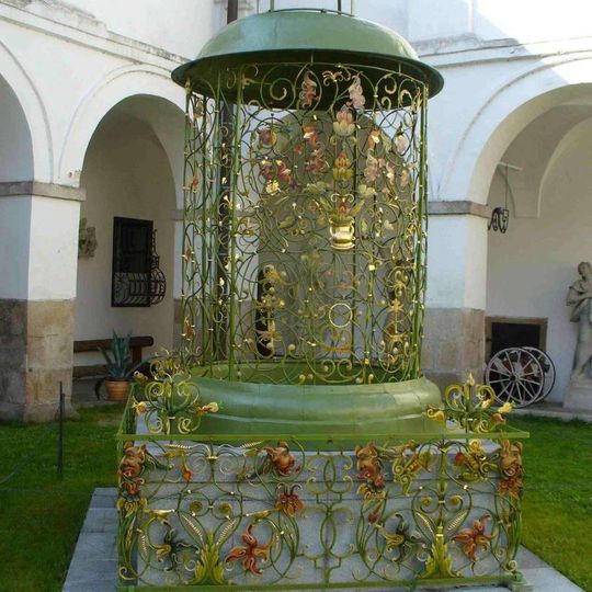 Renesanční kašna na nádvoří zámku v Jindřichově Hradci