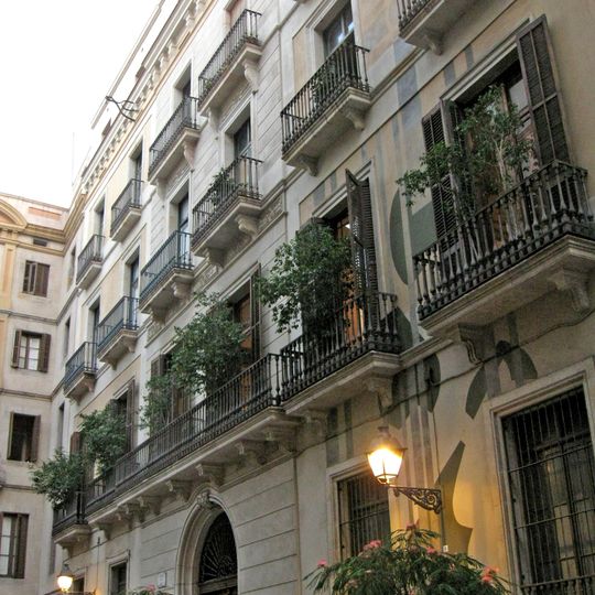 Edifici d'habitatges ptge. Pau, 10 bis