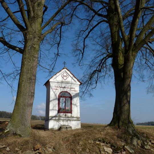 Kaplička v obci Mokrá