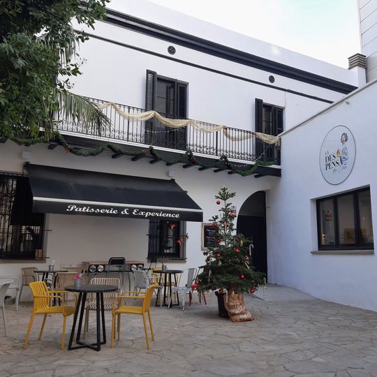 Antic habitatge unifamiliar al carrer Torras i Bages, 8-10