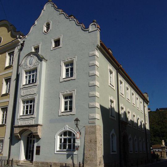 Ehemaliges Zollamt, jetzt Wohn- und Bürogebäude