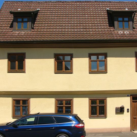 Halbwalmdachhaus