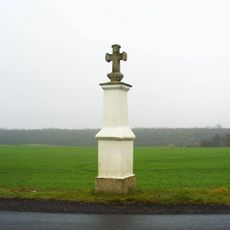 Kříž u silnice severně od Zeměch
