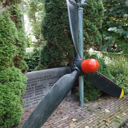 Monument bij de N.H. Kerk