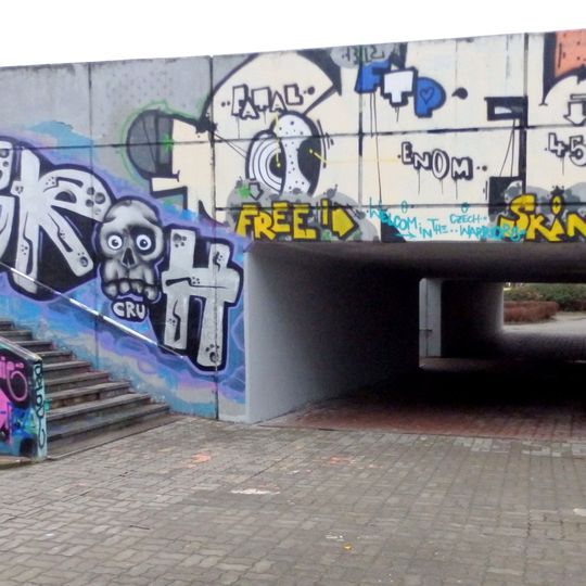 Podchod tramvajové trati jižně od zastávky Modřanská škola