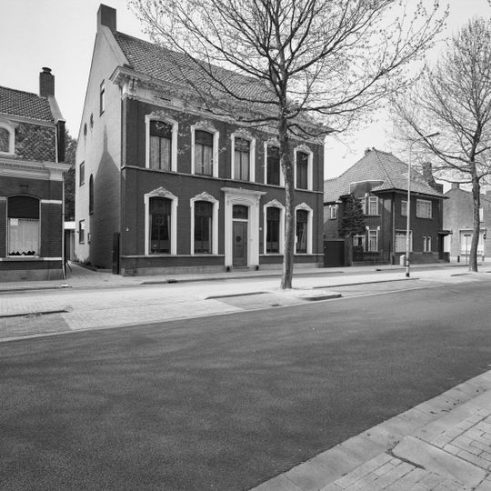 Herenhuis uit 1879 in eclectische stijl gebouwd voor de wollenstoffenfabrikant