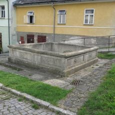 Kašna v Kostelní ulici v Bečově nad Teplou