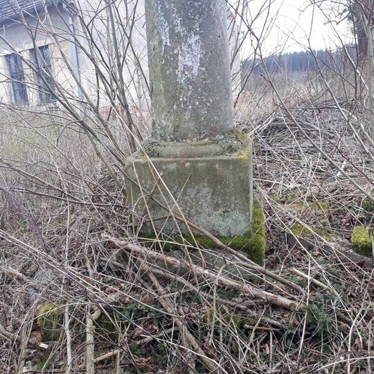 Kříž v Nové Vsi u rozcestí