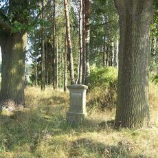 Kříž jižně od Číhané u lesíka