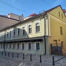 Haĺpieryn — Ivienski House