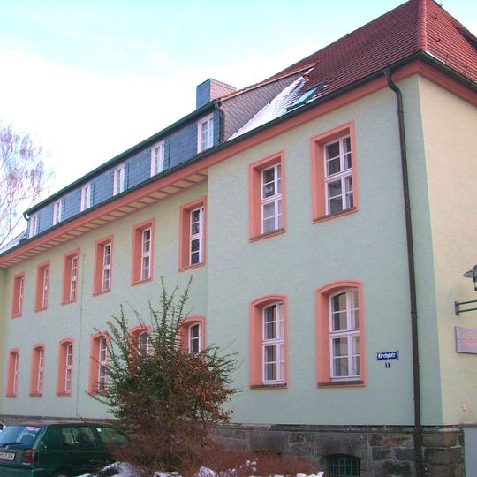 Pfarrhaus Kirchplatz 1, 2