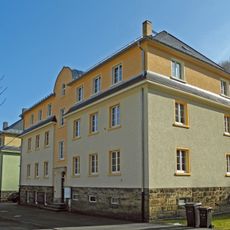 Genossenschafts-Wohnhaus in offener Bebauung Lindenstraße 3