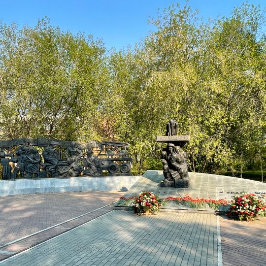 Yekaterinburgdagi Front ortida mehnat qilgan bolalar uchun yodgorlik