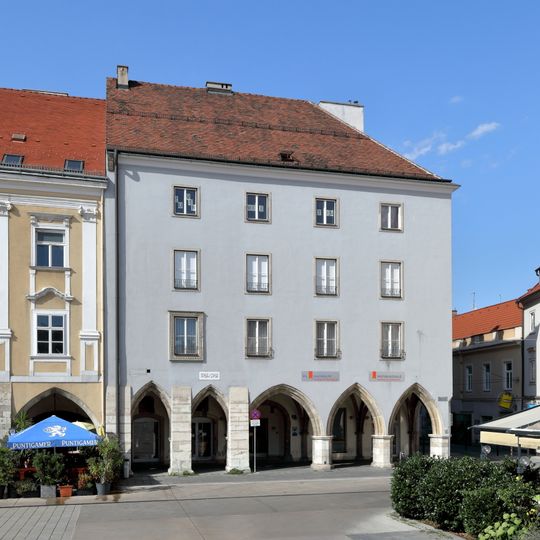 Hauptplatz 18