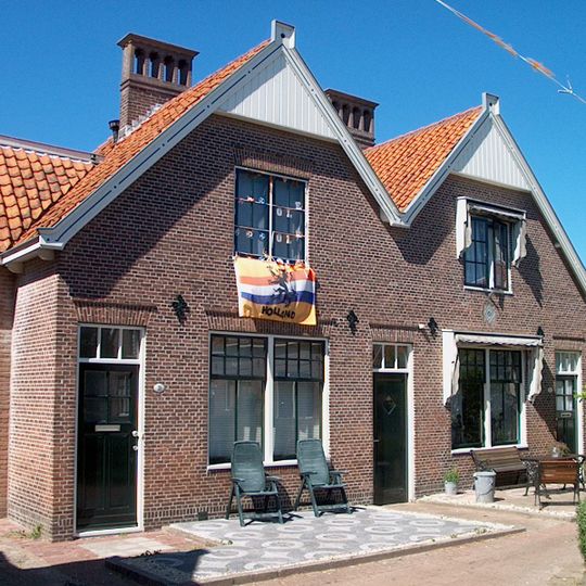 't Rooie Dorp: woningblok van vier arbeiderswoningen