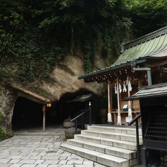 Zeniarai Benzaiten Ugafuku Shrine
