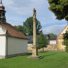 Mariánský sloup na návsi ve Vitčicích
