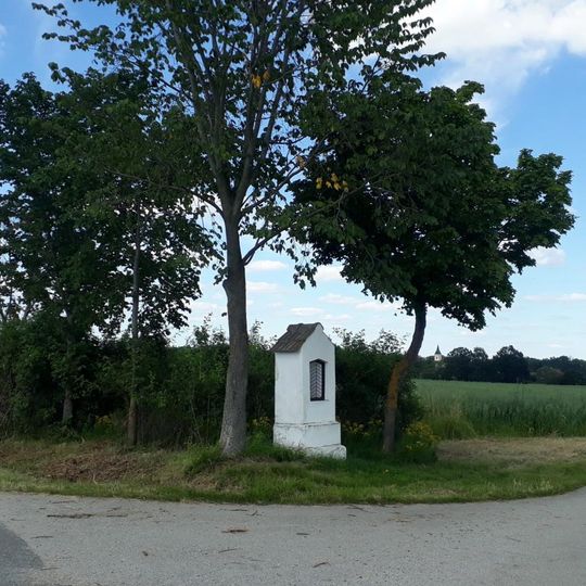 Kaplička jižně od Bošilce