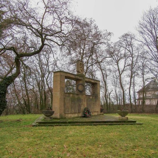 Pomník padlým v Loučeni ulice Nymburská