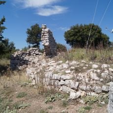 Mesaioniko kastro Angelokastrou