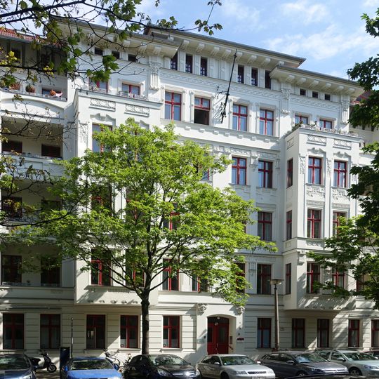 Mietshaus Erich-Weinert-Straße 5