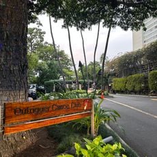 Outrigger Canoe Club Beach