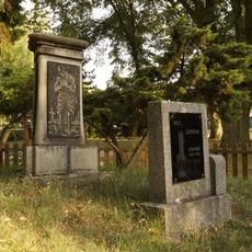 Pomník padlým v první světové válce u obecního úřadu v Jiřicích