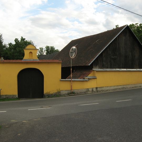 Brána usedlosti čp. 16