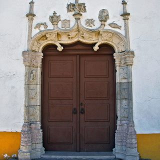 Portal manuelino da antiga Capela do Espírito Santo de Alcainça Grande