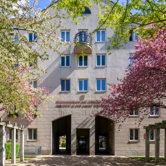 Wohnhausanlage Hebbelplatz 3