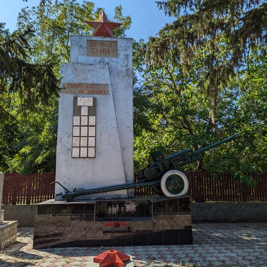 World War II memorial in Prodănești, Florești