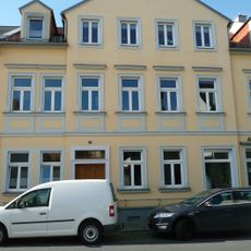 Wohnhaus in geschlossener Bebauung Dresdner Straße 8
