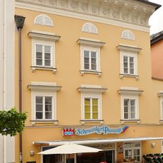 Wohn- und Geschäftshaus