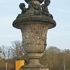 Südöstliche Brühlvase - Nymphen mit dem Flussgott Acheloos