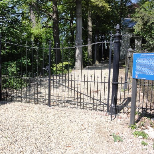 Heldring: twee toegangshekken